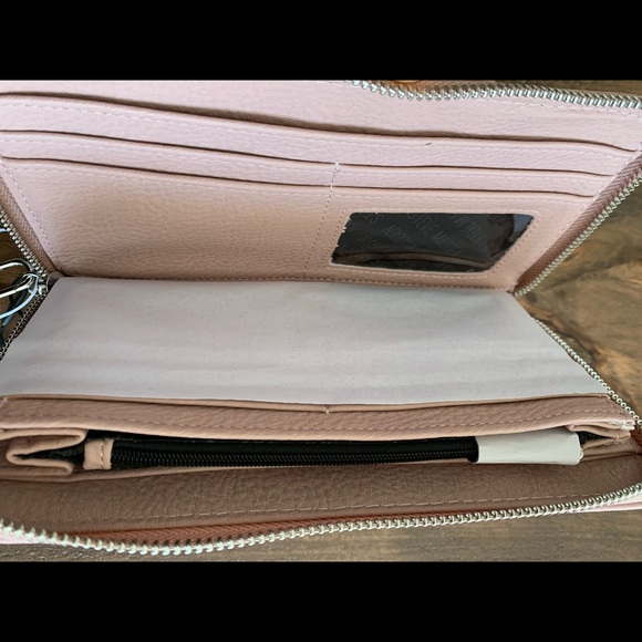 Steve madden light pink wristlet - Picture 3 of 3